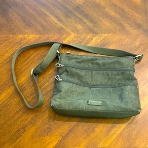 Sakroots crossbody green purse